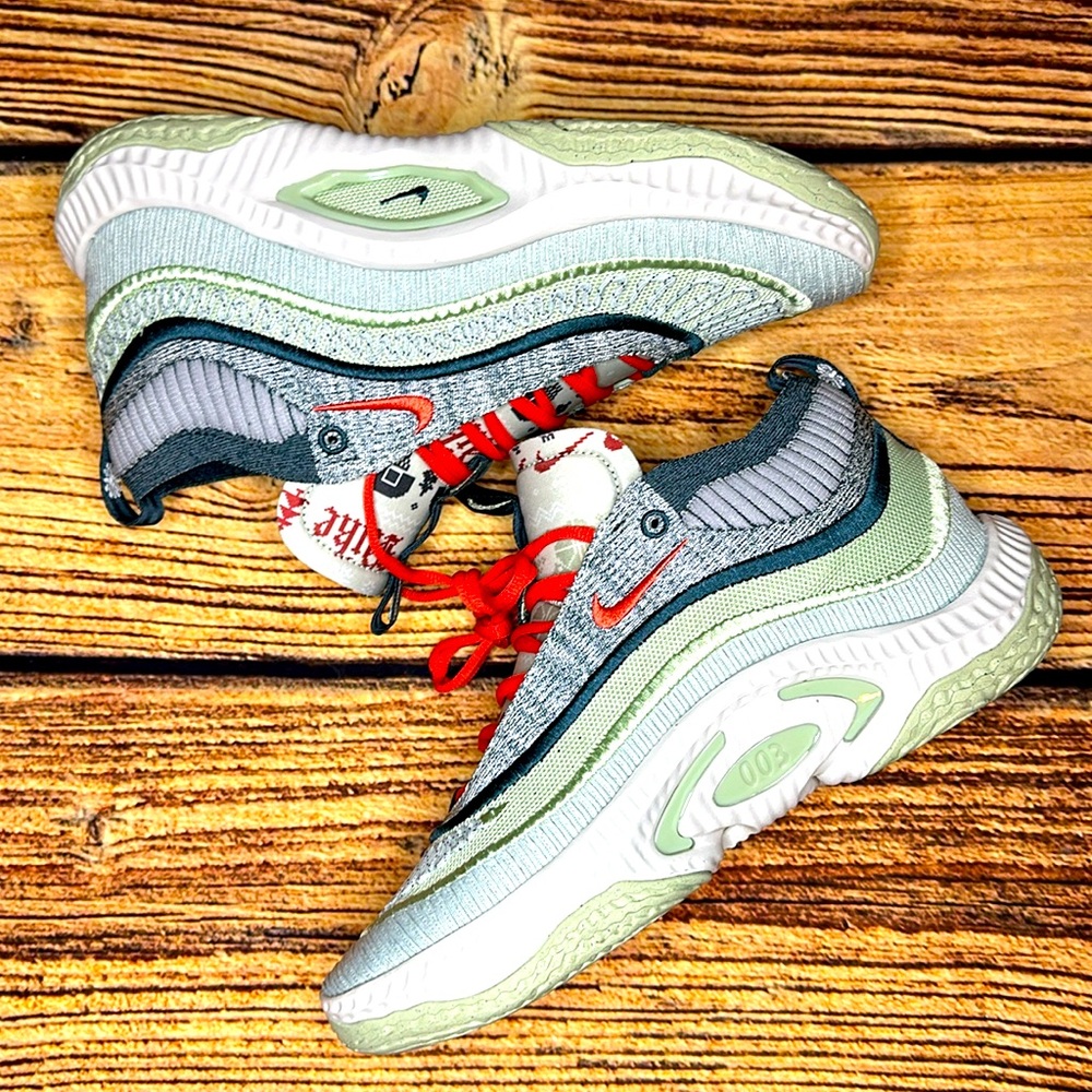 Nike Cosmic Unity 3 ‘Christmas”